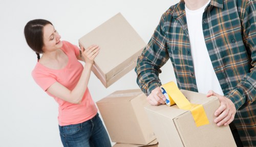 Supervisor monitoring safe handling during a moving operation